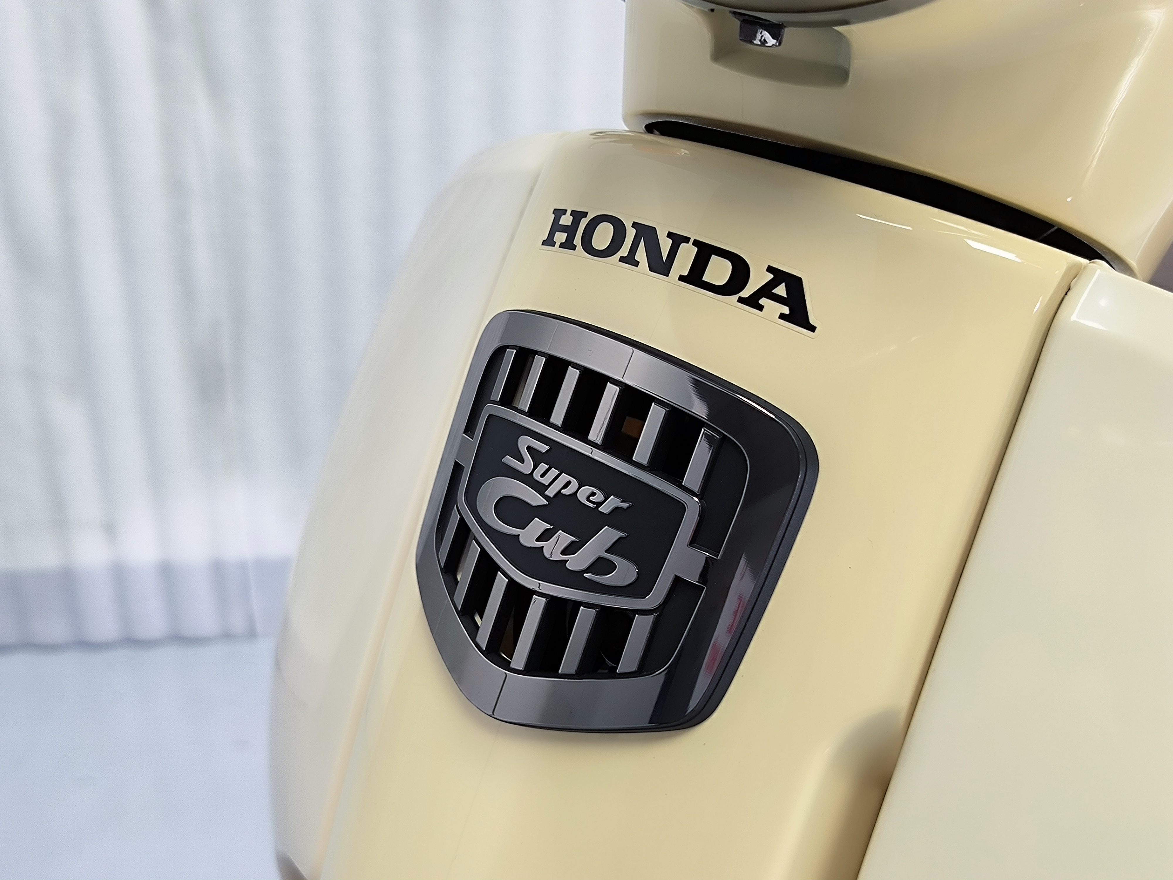 mặt nạ xe Super Cup 50 Honda Nhật với thiết logo 3D lạ mắt và cá tính